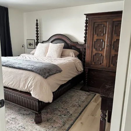 Beautifully Remodeled Condo in Unbeatable Location! Walk to Gondola & Downtown