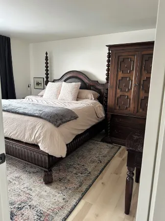 Beautifully Remodeled Condo in Unbeatable Location! Walk to Gondola & Downtown