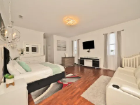 5 Mins to beach; 5BD, 4.5BA, Heated pool, Jacuzzi, Mini Golf, Tiki Huts.