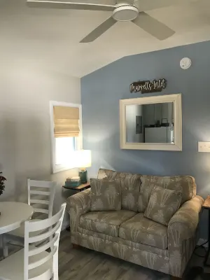 The Azalea Cottage At The Cedar Point House Hotels in Murrells Inlet