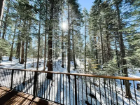 Hibernation Station Peaceful Cabin Retreat - Fireplace, Hiking, Blue Lake Spring Hotels in Arnold