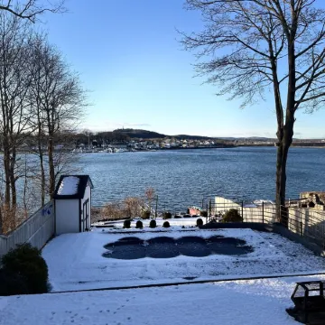 Cozy 1-bedroom apartment, water views in wonderful New Haven with WiFi, AC Отели в г. Нью-Хейвен