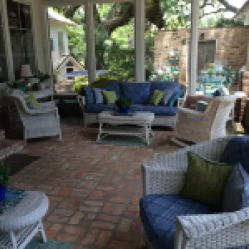 Cozy bungalow charm!