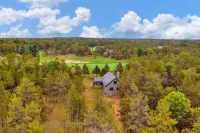 Luxury Chalet on the Pines Golf Course!