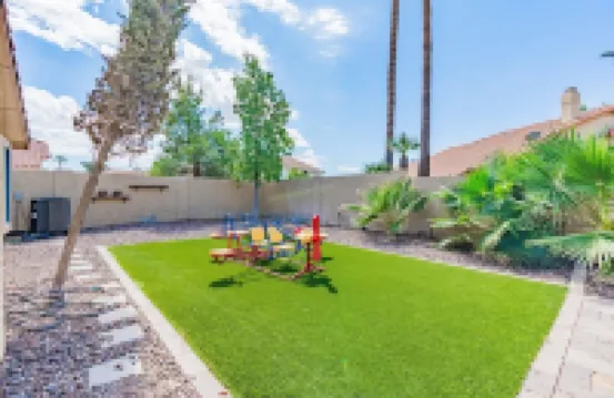 Tranquil Retreat at Ocotillo, 4Bd, 2.5BA, Huge Pool with Heater, and Pool Table.