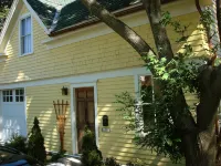 Lovely private Carriage House on Historic Property