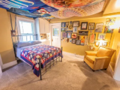 Great Space! 2 Blocks from Downtown Lee's Summit! Hotels in Lee's Summit