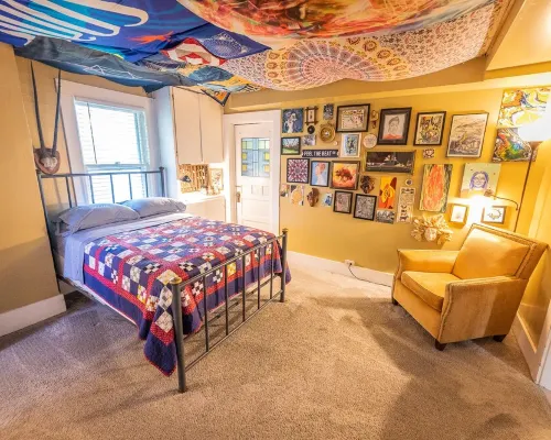 Great Space! 2 Blocks from Downtown Lee's Summit! Hotels in Lee's Summit