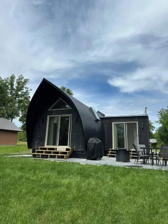 Timber Arch - Unique Lake Gem ~ Yard ~ Kayak/Board