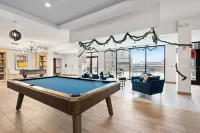Luxurious 2 Bed Condo: Only 20 Mins away from Manhattan