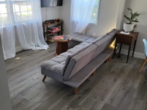 Charming Riverhead home with large outdoor patio & backyard  firepit Hotéis em Riverhead