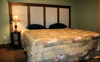 Lynnhurst Resort - Kentucky Lake Water View Cabin 4 (Dog Friendly