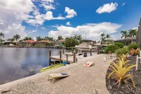 Luxury Waterfront Villa with Kayaks, Fishing, Bikes, Heated Pool, Fire Pit