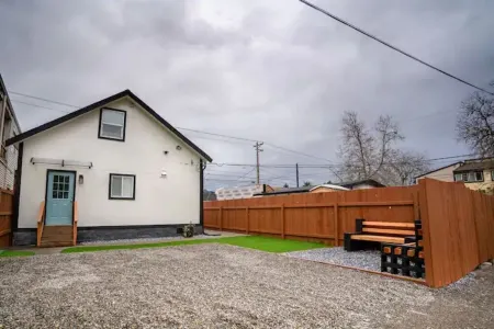 Spacious Downtown 4BD House 8 min from Ruston Way Waterfront! Отели рядом с достопримечательностью «Greater Tacoma Convention & Trade Center»