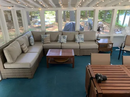 Waterfront camp on quiet part of Lake Winnisquam, dog-friendly, w/dock Отели в г. Мередит