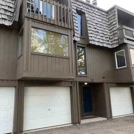 Stay and play, sleeps 6 with a beautiful view of Schweitzer Mountain