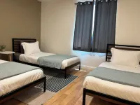 Clean, Modern! 3 Bedrooms, River, Downtown
