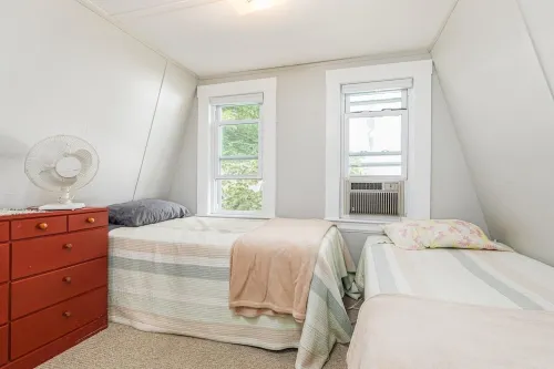 Cozy Cottage Steps from Hampton Beach, Sleeps 6, 2 car parking! Hotels in Hampton