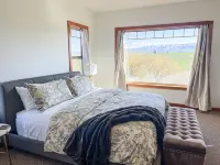 Vineyard Estate-Mountain views-Private; minutes to downtown. Pet friendly