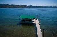 Lake Front New Remodel w/ Hot Tub- Coeur d'Alene