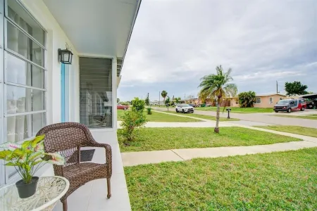 Port Charlotte Retreat- Relaxing getaway in the Florida sun! Отели рядом с достопримечательностью «Кидстар Парк»