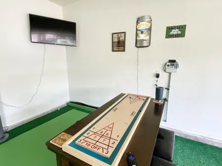 Pinehurst FORE-Bedroom Ranch with Golf Garage & Fenced Large Yard