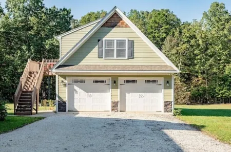 The Treehouse Private Apt 15 min to Lynchburg Отели в г. Appomattox County