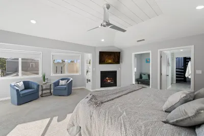 Remodeled beach house, 3-minute walk to sand, Main St. restaurants and shopping Hotels near Seal Beach Pier Playground