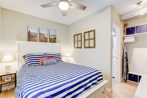 Waypoint Cottage, one block from the beach!