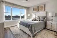 New! First Floor Pool Side PK Lake Luxury Condo - Hot Tub, FirePit, Gym, Laundry