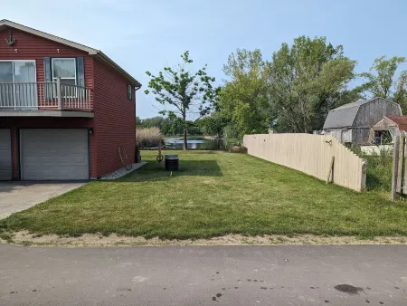 Catch on the Canal - Waterfront Getaway Near Casino, Dining & Entertainment