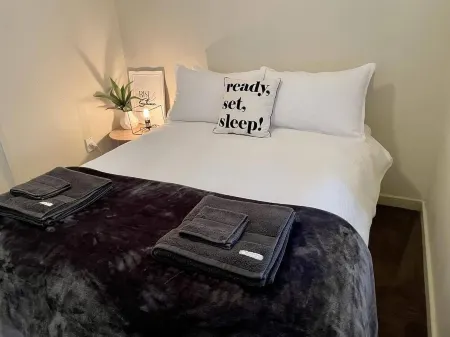 Stay in charming apartment in Grandview Building, Turvey Park. Free Wifi. Отели рядом с достопримечательностью «Сити оф Вагга Вагга Ботаник Гарденс»