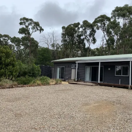 Bright and spacious bungalow in authentic bush setting