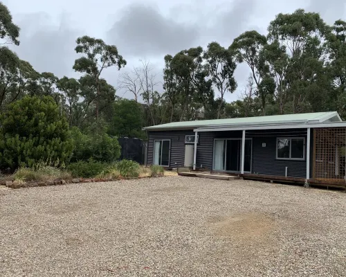 Bright and spacious bungalow in authentic bush setting Hotels in Creswick