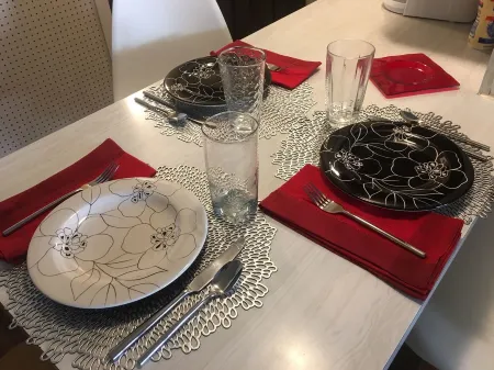 Fabulous Aggieville Hideaway - Convenient 1 bedroom next to KSU & Aggieville Отели рядом с достопримечательностью «Alpha Xi Delta»