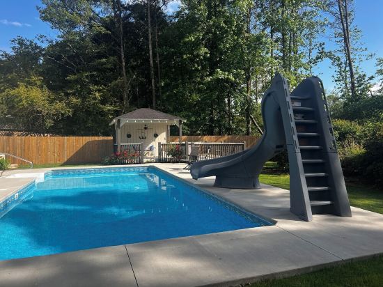Charming 3-bed, 2-bath house in Mableton with Wi-Fi, seasonal pool, firepit