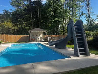 Charming 3-bed, 2-bath house in Mableton with Wi-Fi, seasonal pool, firepit Hotels near H.A.V.E.N. Academy at Sky View