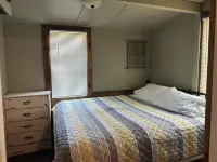 Quaint Family, Couples Cottage ON The Lake! Stunning View, Near Marinas, Trails