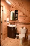 Cozy hand-built cabin in the heart of wine country, near mountains and Mayberry