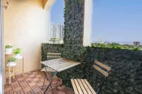 Trendy Apt King Bed Adjustable Free Parking Pet Friendly Balcony