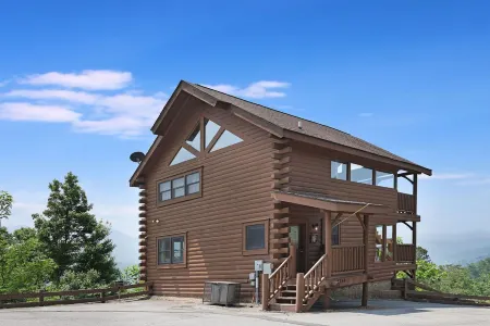 NEW LISTING - View of Mt Leconte and Downtown Gatlinburg. Skee-Ball,  Air Hockey