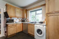 Romantic Forest Cottage with private garden, dog friendly, forest views from bed