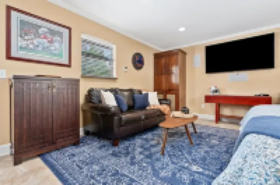 Perfect Game-day Loft 0.2 Miles From Toomer's Corner ~ Pet Friendly