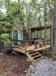 SHEKHINA  A tiny house in the woods. 40 acres. Total privacy. Weekend retreat.