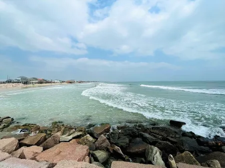 Cute, Cozy and Clean Cottage by the Sea!