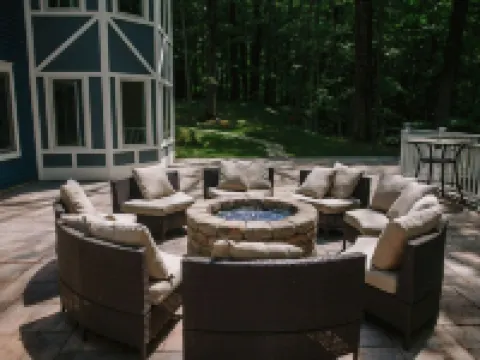 The Athena hideaway - hottub, firepit, lake & racetrack 薩拉託加酒店