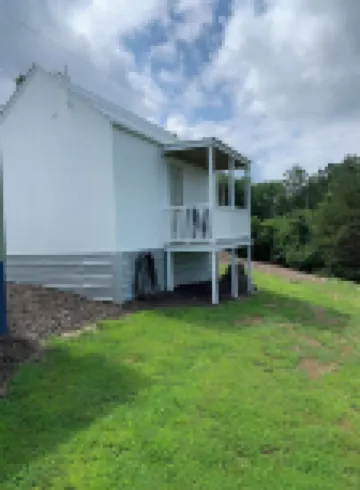 White Moon tiny cabin close to everything with Mountain View. No cleaning fees !