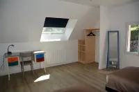 Maison en pierre, au calme, terrasse en pelouse avec vue Các khách sạn ở Cantal