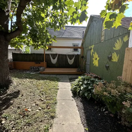 Charming 1920’s shotgun in southern Indiana, minutes from downtown Louisville