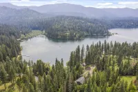 THE DEN at Hayden Lake- Hot Tub, Boat Slip, Close to Riding & Hiking Trails, Hotels in Kootenai County